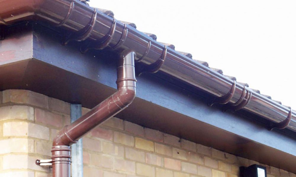 7 Signs Your Home Needs New Rain Gutters (And When Seamless Is the Best Upgrade)