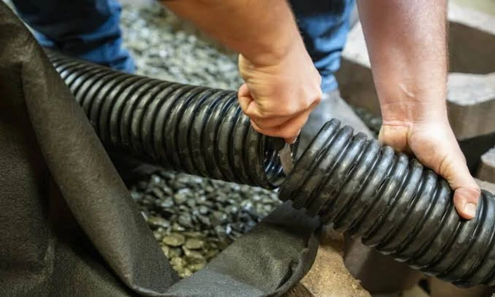 How Can A Drain Flow Quickly While Buildup Remains Along The Pipe Walls?